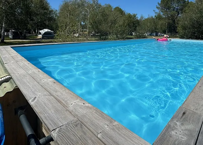 Bed & Breakfast Blue : La Roulotte Du Médoc Naujac-sur-Mer